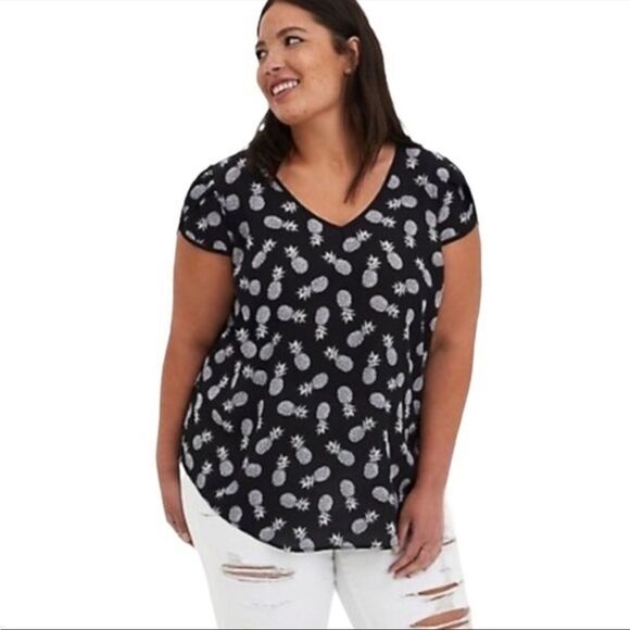 Torrid Pineapple Short top blouse women’s size 5 5X 28 black white tulip sleeve - Picture 5 of 8